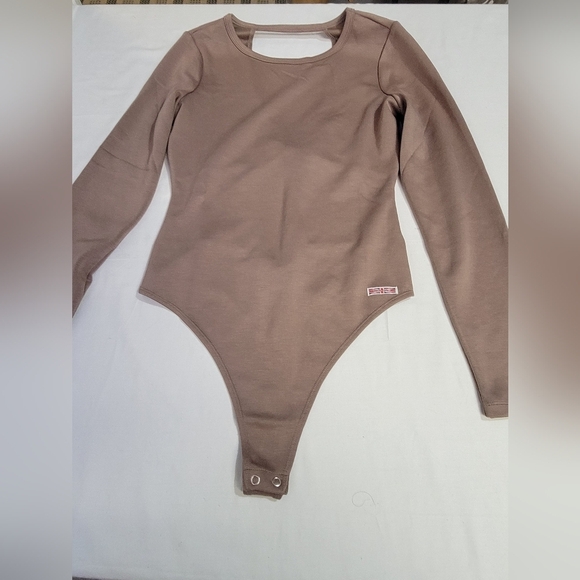 Hudson Knot Back Long Sleeve Snsp Closure Bodysuit Deep Taupe Size Medium - Picture 14 of 15